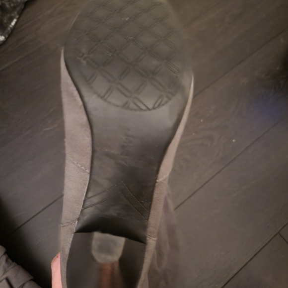 Grey heeled boots - Picture 2 of 3